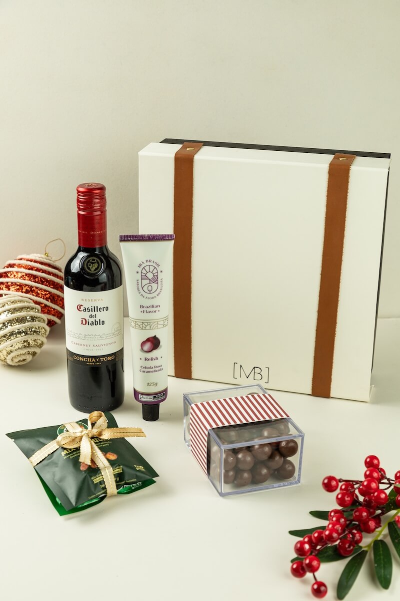 MBN008 - Caixa Gourmet com Vinho e Chocolates - Imagem 1