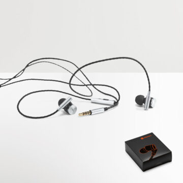 Fones de ouvido em metal e ABS